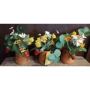 Lot of 3 Strawberry Floral Daisy baskets Joann Fabrics Spring Summer Decor 9 x 8